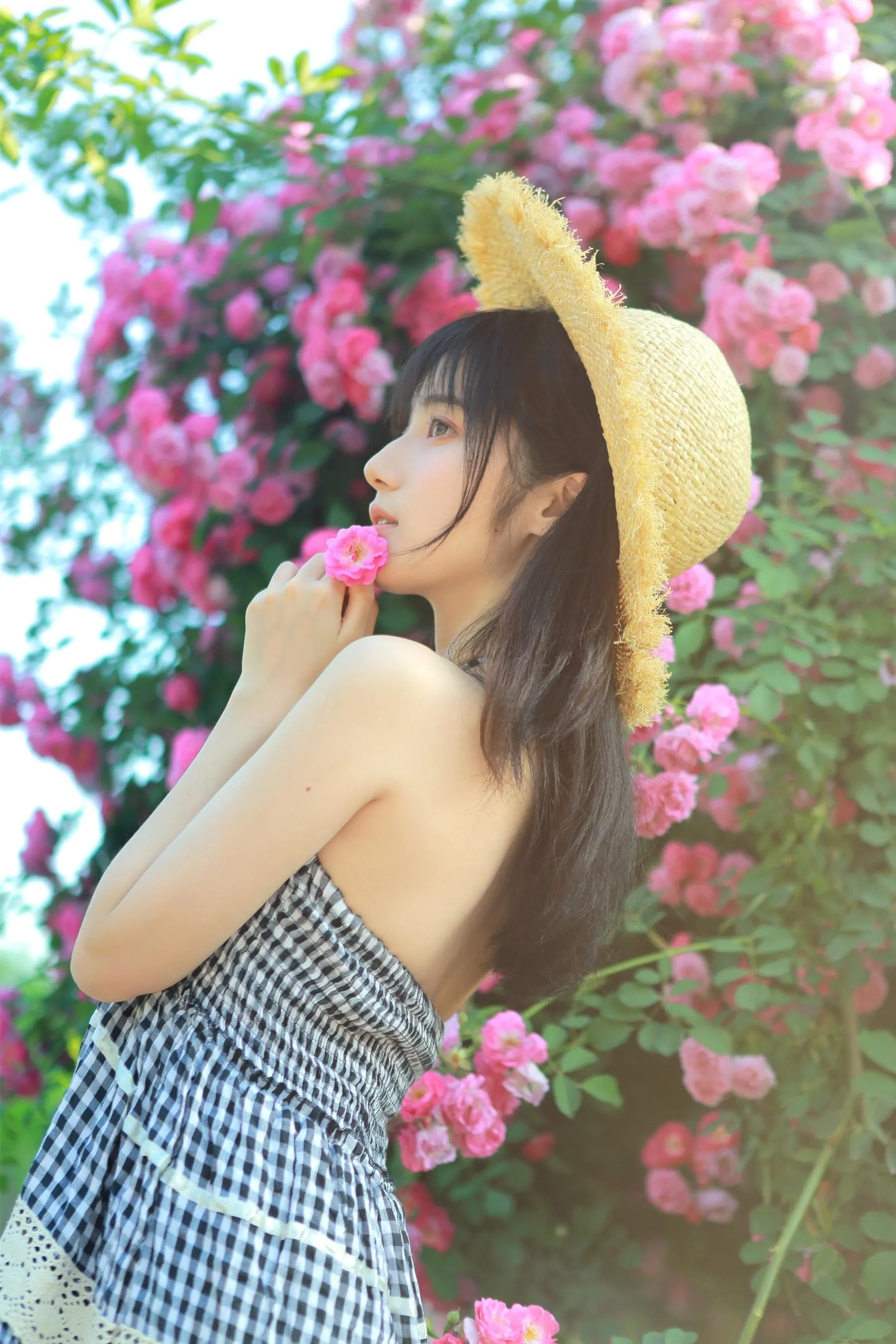 [艺图语] 2022.05.18 蔷薇迟开 月半了吧 [28P]插图8